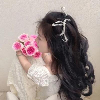 顶流女星绯闻澄清适得其反，服务器被挤瘫痪，前后半年持续发酵